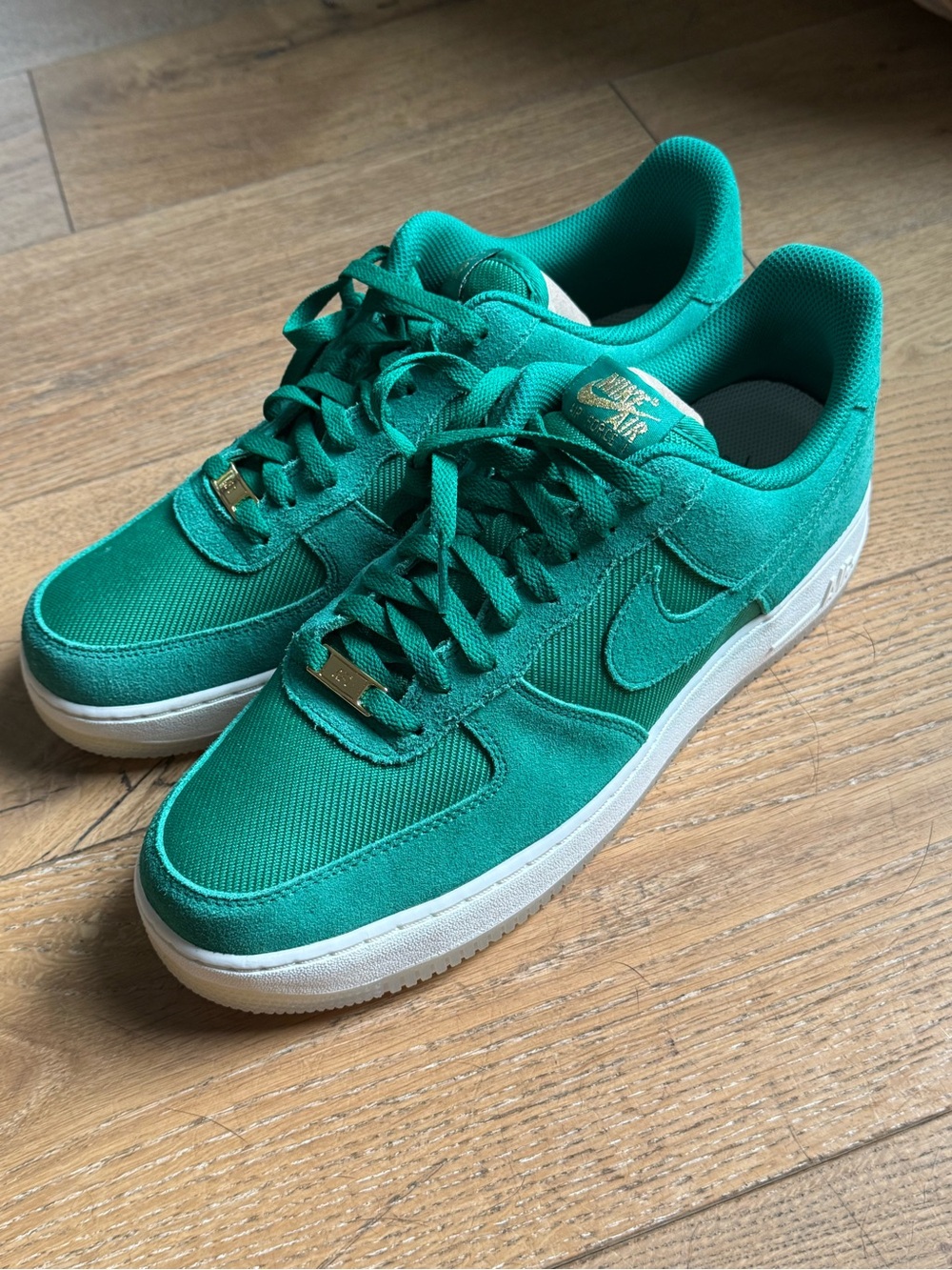 Nike Air Force 1 ’07 LV8 Malachite Green Gold Sneakers Men’s 12 NWT